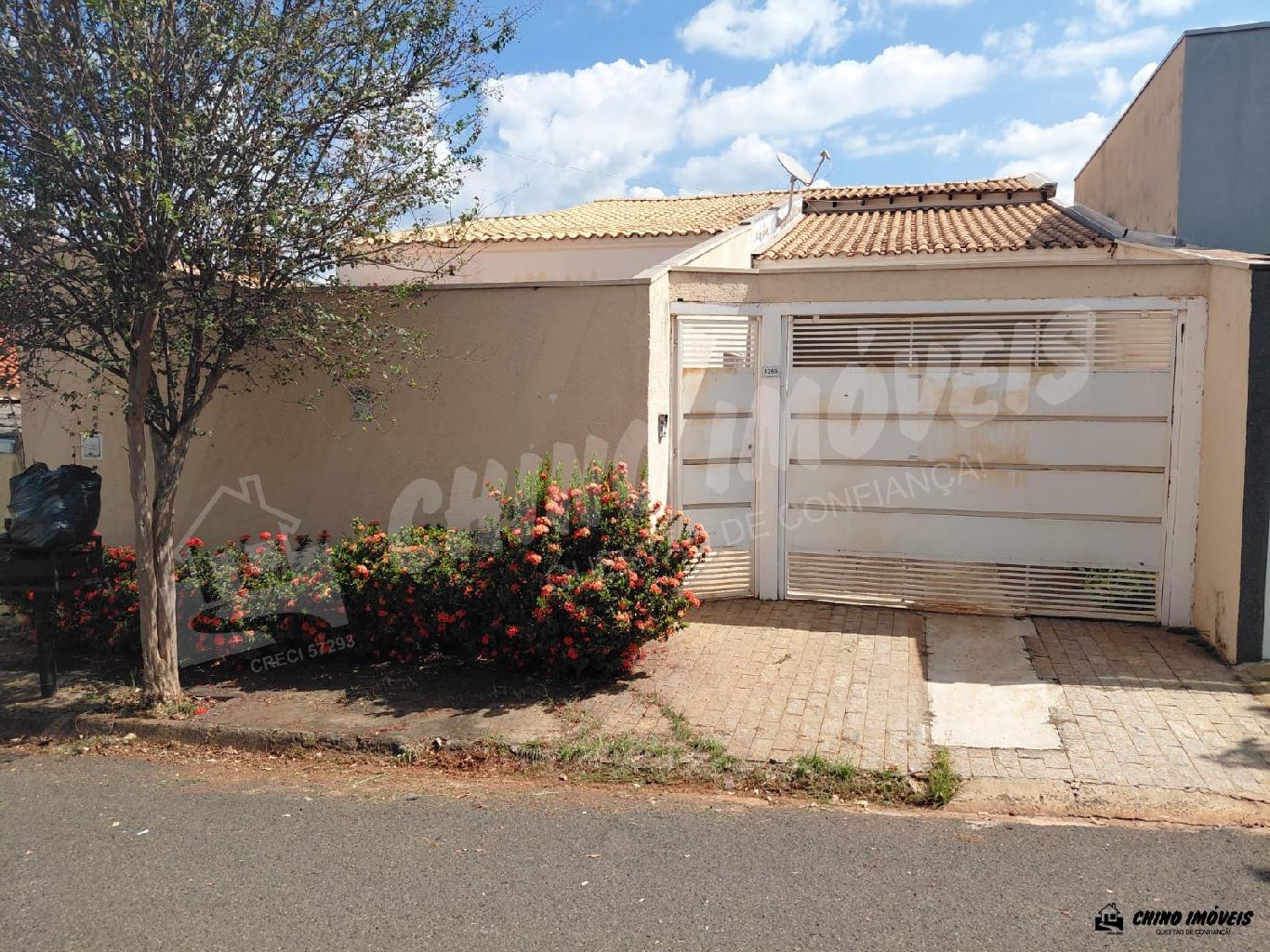 Aluga-se Casa Com 3 Dormitórios