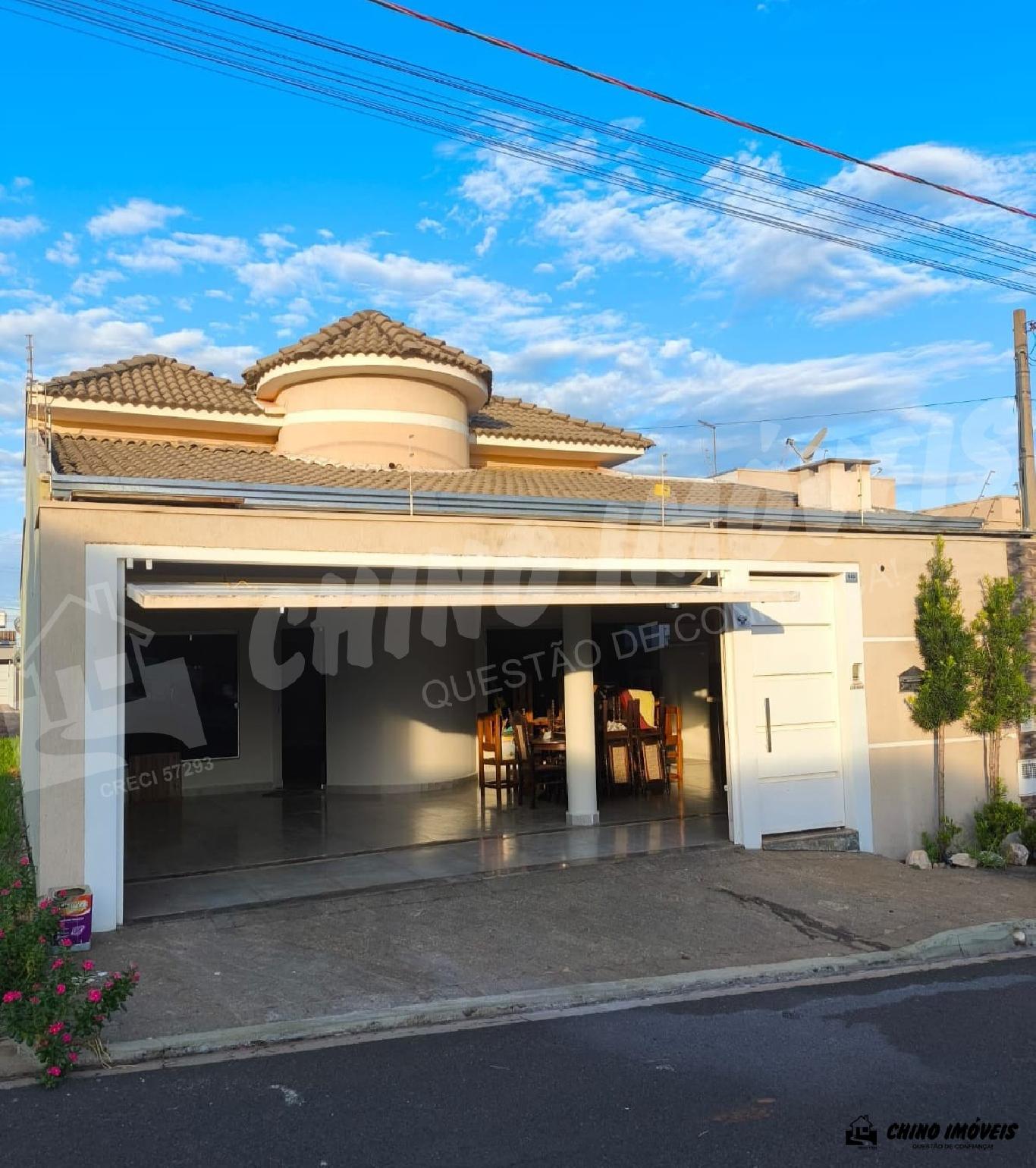Linda Casa de 3 Dormitórios sendo 1 Suíte
