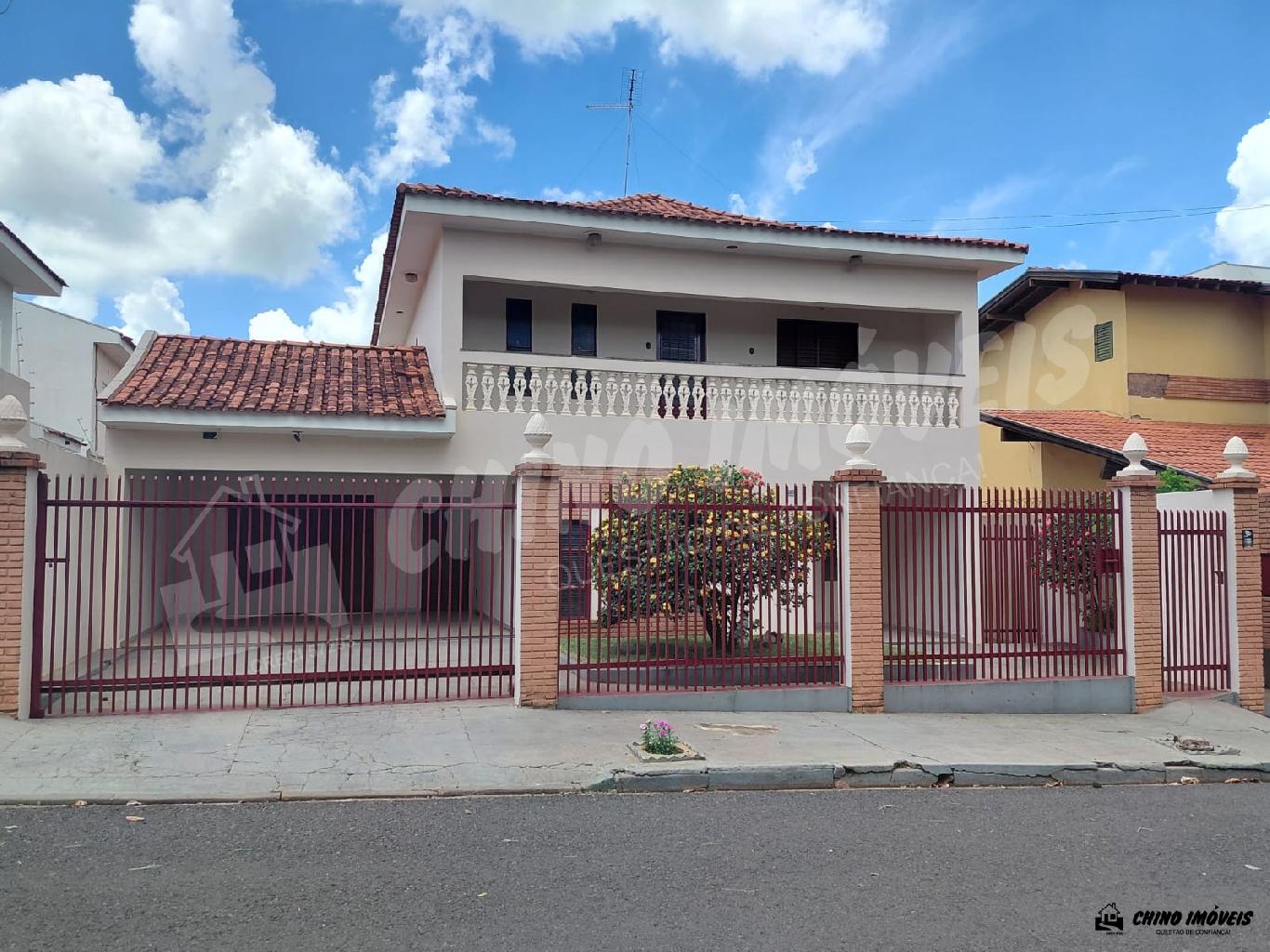 CASA ESPAÇOSA PARA LOCAÇÃO