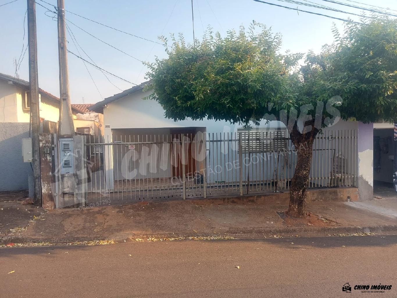 Aluga-se casa 3 quartos