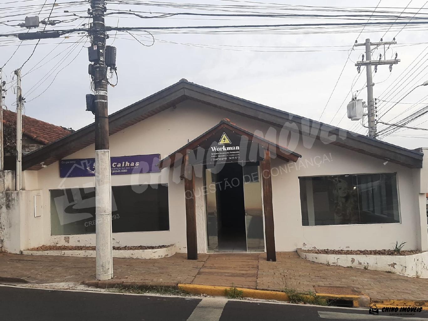 Casa com Salão Comercial para Alugar