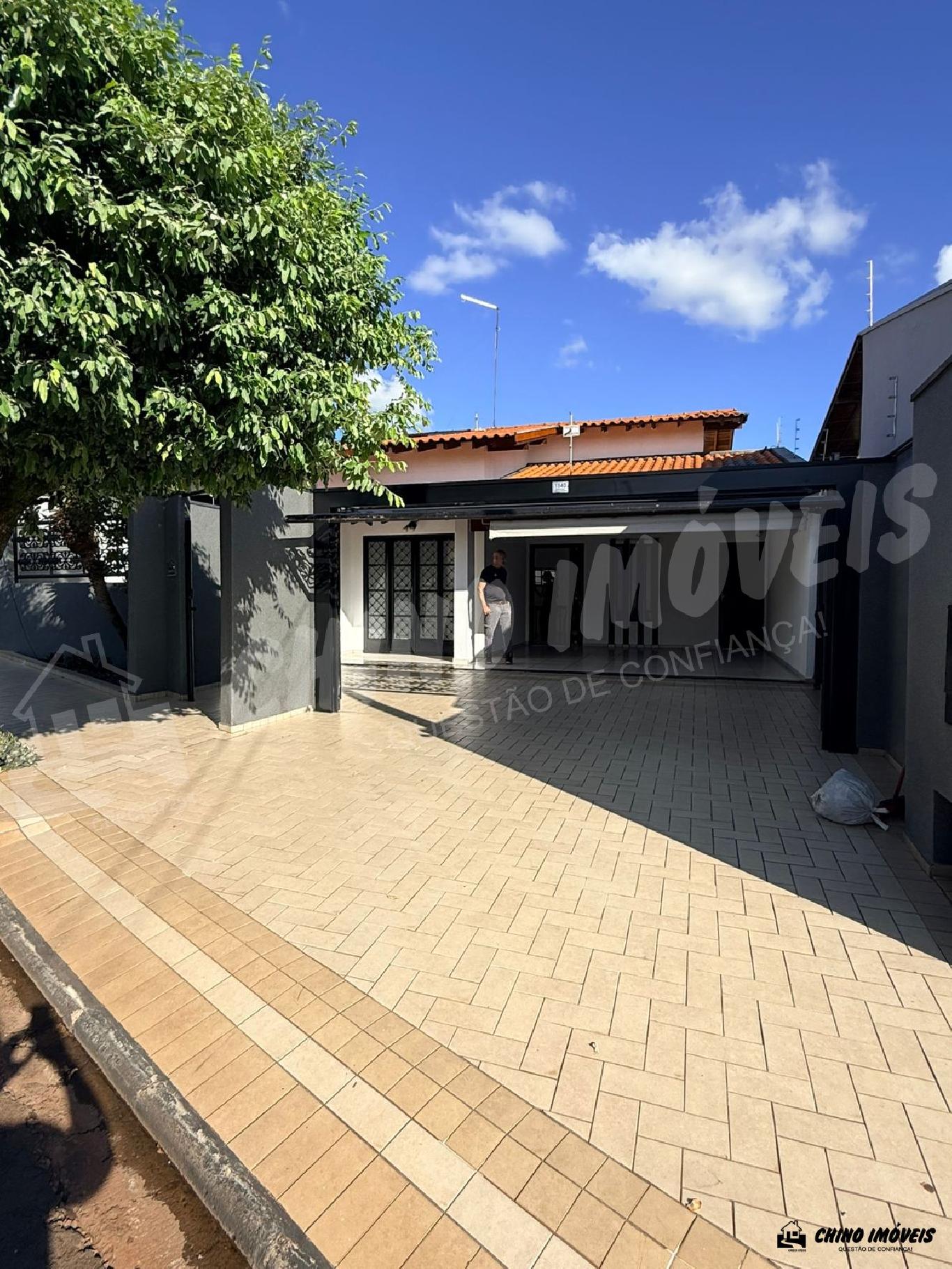 Aluga-se Casa com 3 Dormitórios