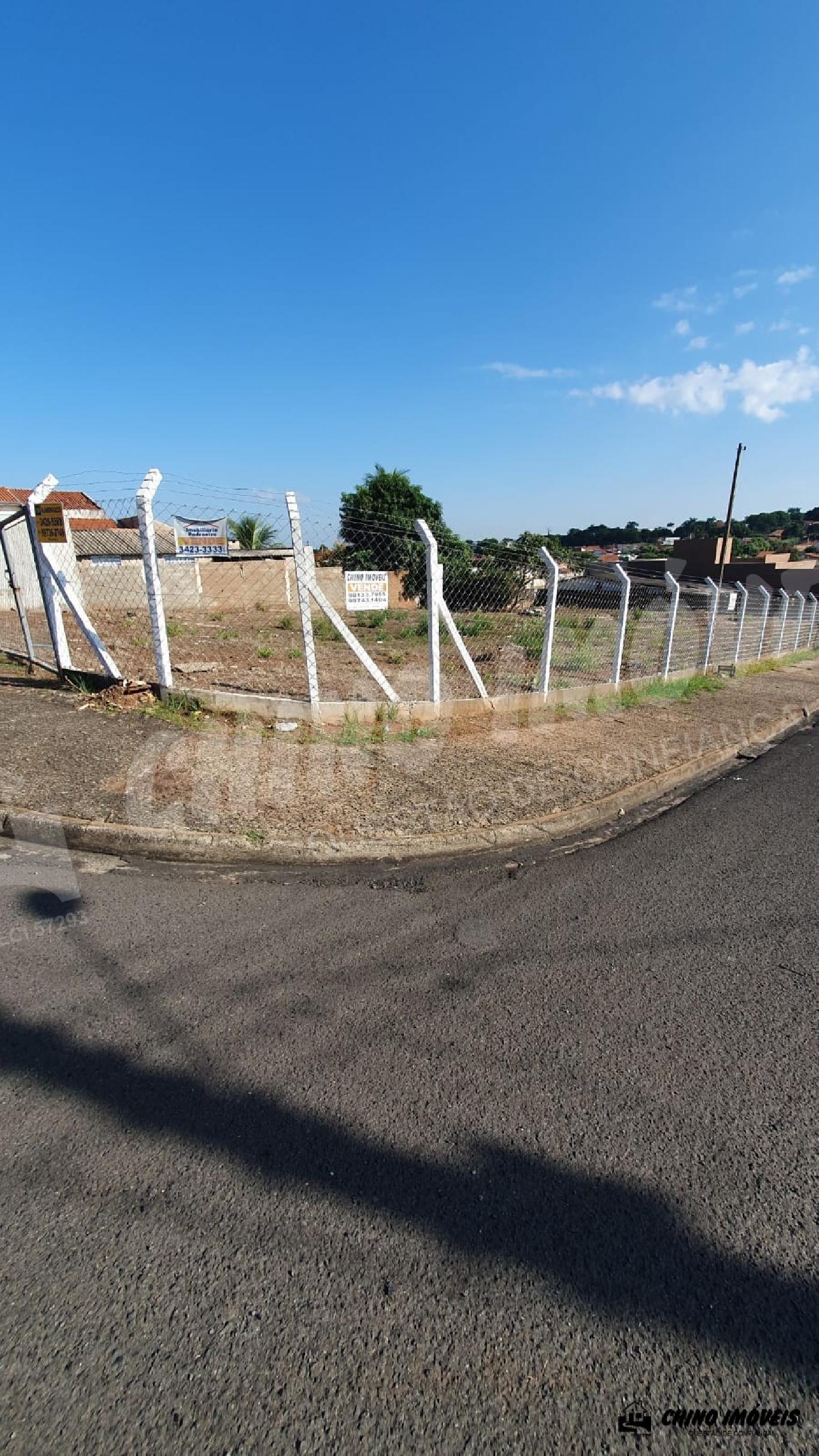 Terreno à venda - Esquina / Rua Policarpo Beloni - 840m²